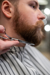 Detaj trim mjekre me gërshërë