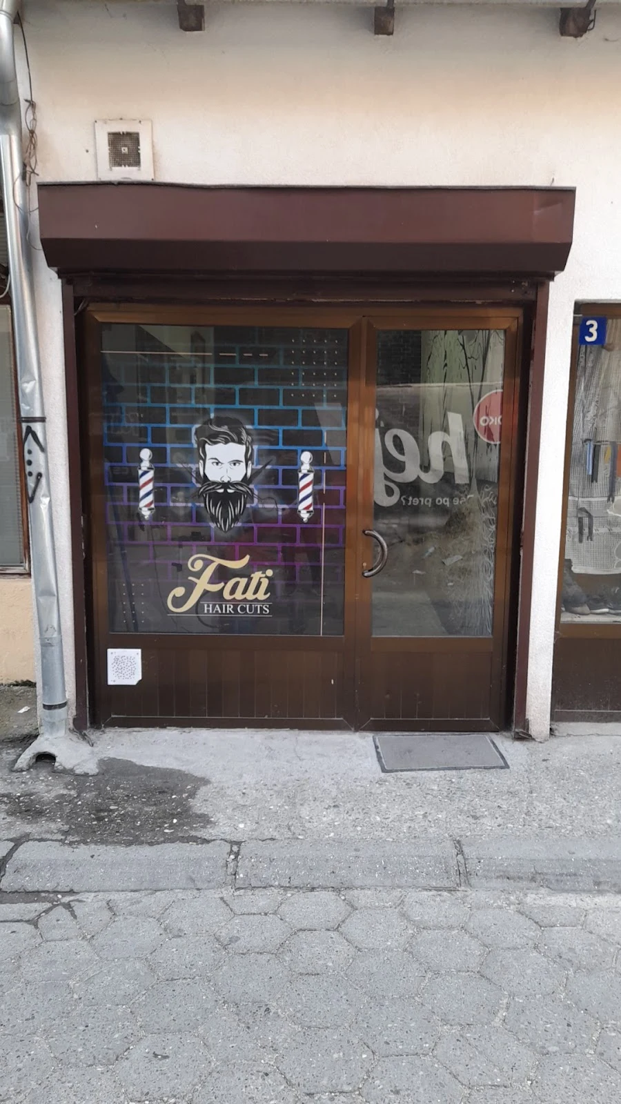 Dyqani Fati HAIR CUTS në Rruga Xhemil Fluku